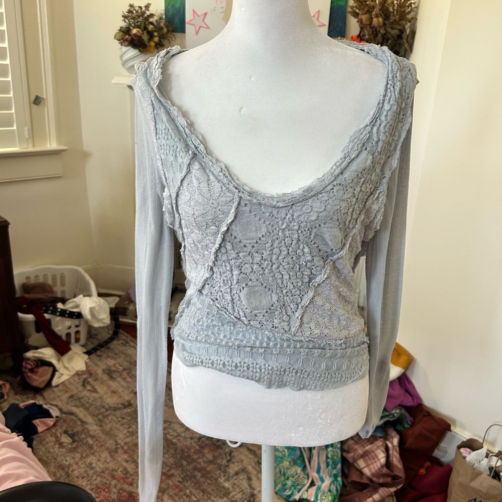 FREE PEOPLE Blue and white lace long sleeve top with open back #fairycore